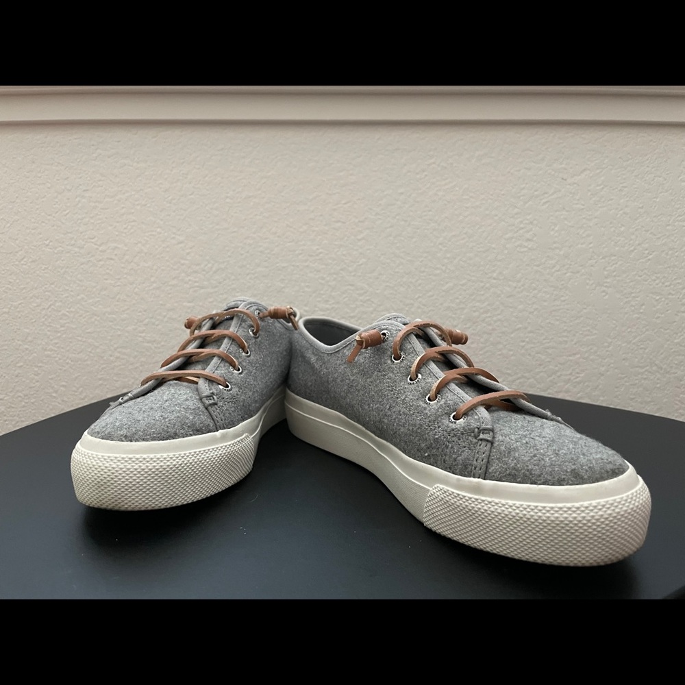 Canvas shoes